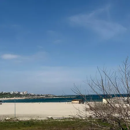 דירה Matei's By The Sea *